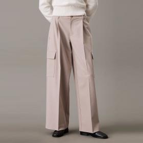 Pantaloni Calvin Klein Jeans cargo sartoriali da donna rif. J20J224848