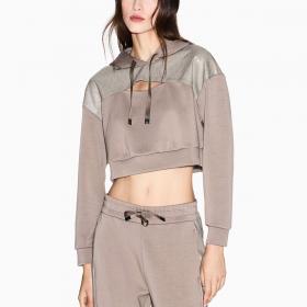 Felpa Armani Exchange Cropped Hooded Cut Out Logo Sweatshirt da donna rif. XW000996 AF16111