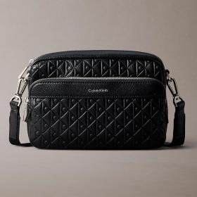 Borsa Calvin Klein con logo con emblema goffrato da donna rif. LV04D3203G