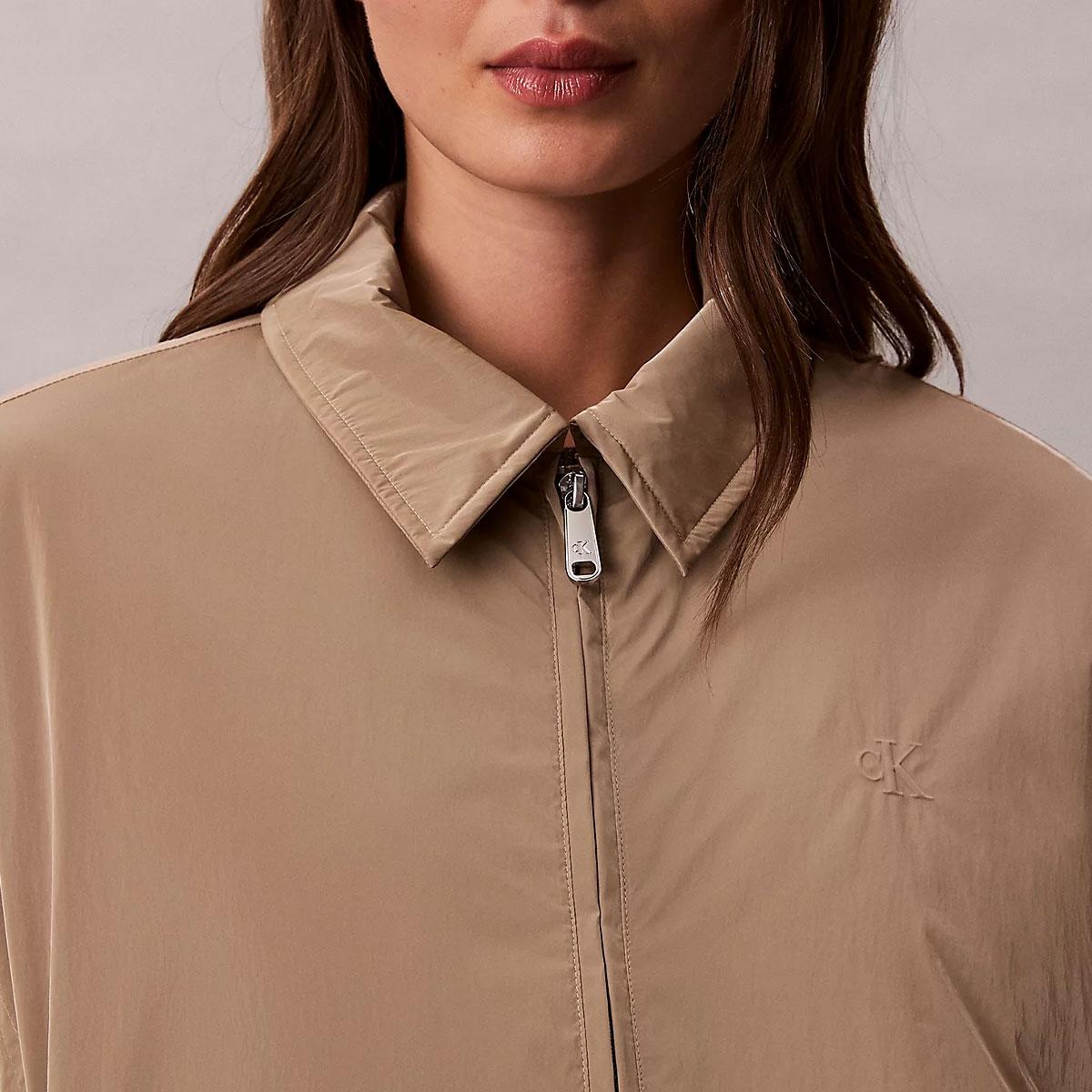 Giacca Giubbotto Calvin Klein bomber lucido taglio relaxed da donna rif. LV047E508G