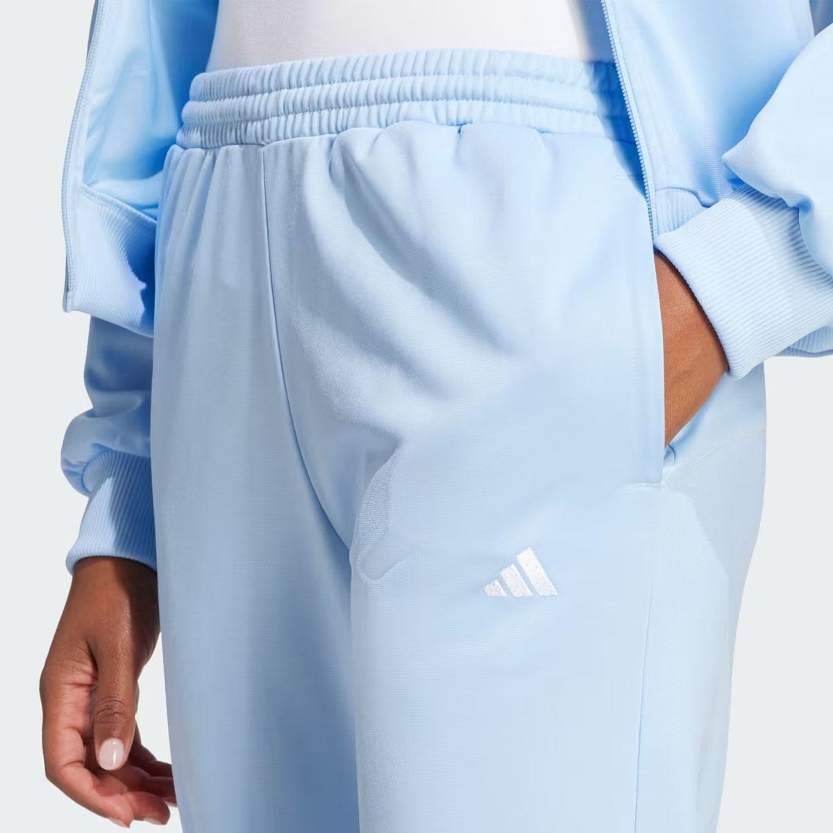 Tuta Adidas Essentials Feel Cozy da donna rif. JD2704