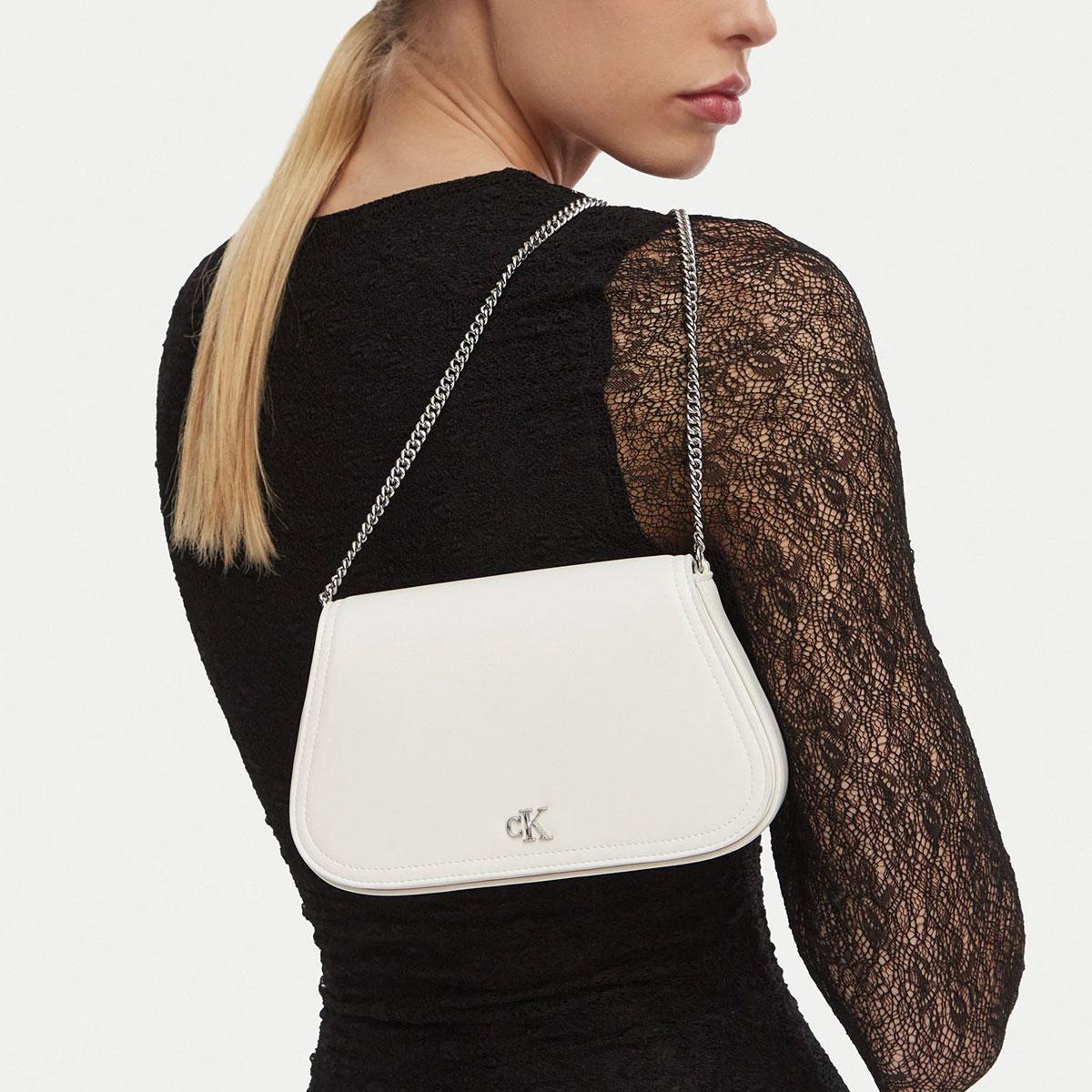 Borsa Calvin Klein curvo con tracolla a catena da donna rif. LV04F1153G