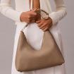 Borsa Calvin Klein hobo con catena martellata a ciottoli da donna rif. LV04F3495G