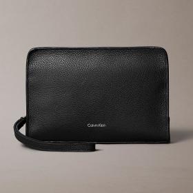 Pochette Calvin Klein con logo goffrato laminato unisex rif. LV04D1153G