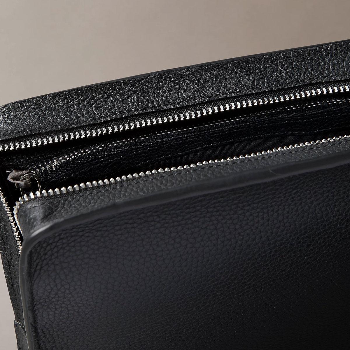 Pochette Calvin Klein con logo goffrato laminato unisex rif. LV04D1153G