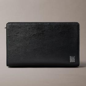 Pochette Calvin Klein con zip e manico saffiano con emblem logo unisex rif. LV04D1170G