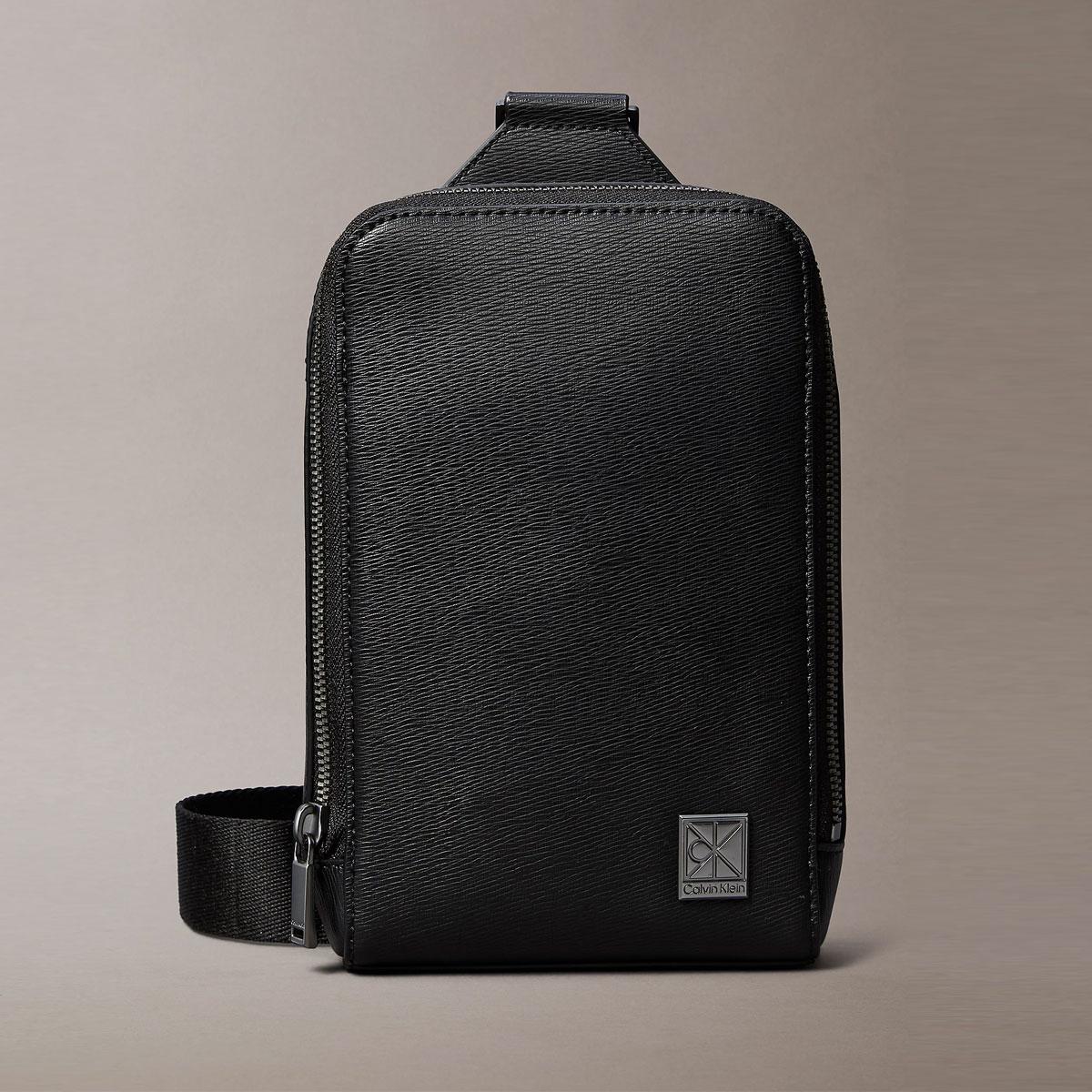 Borsa A Tracolla Calvin Klein con emblem logo Saffiano da uomo rif. LV04D3292G