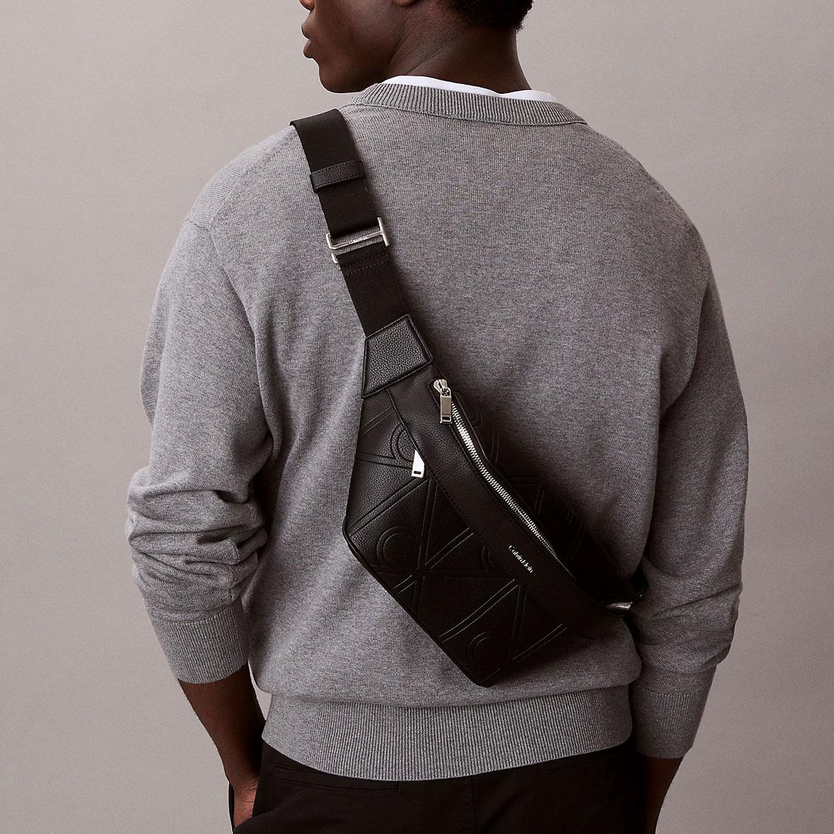 Marsupio Calvin Klein con monogramma stampato all over unisex rif. LV04D3332G