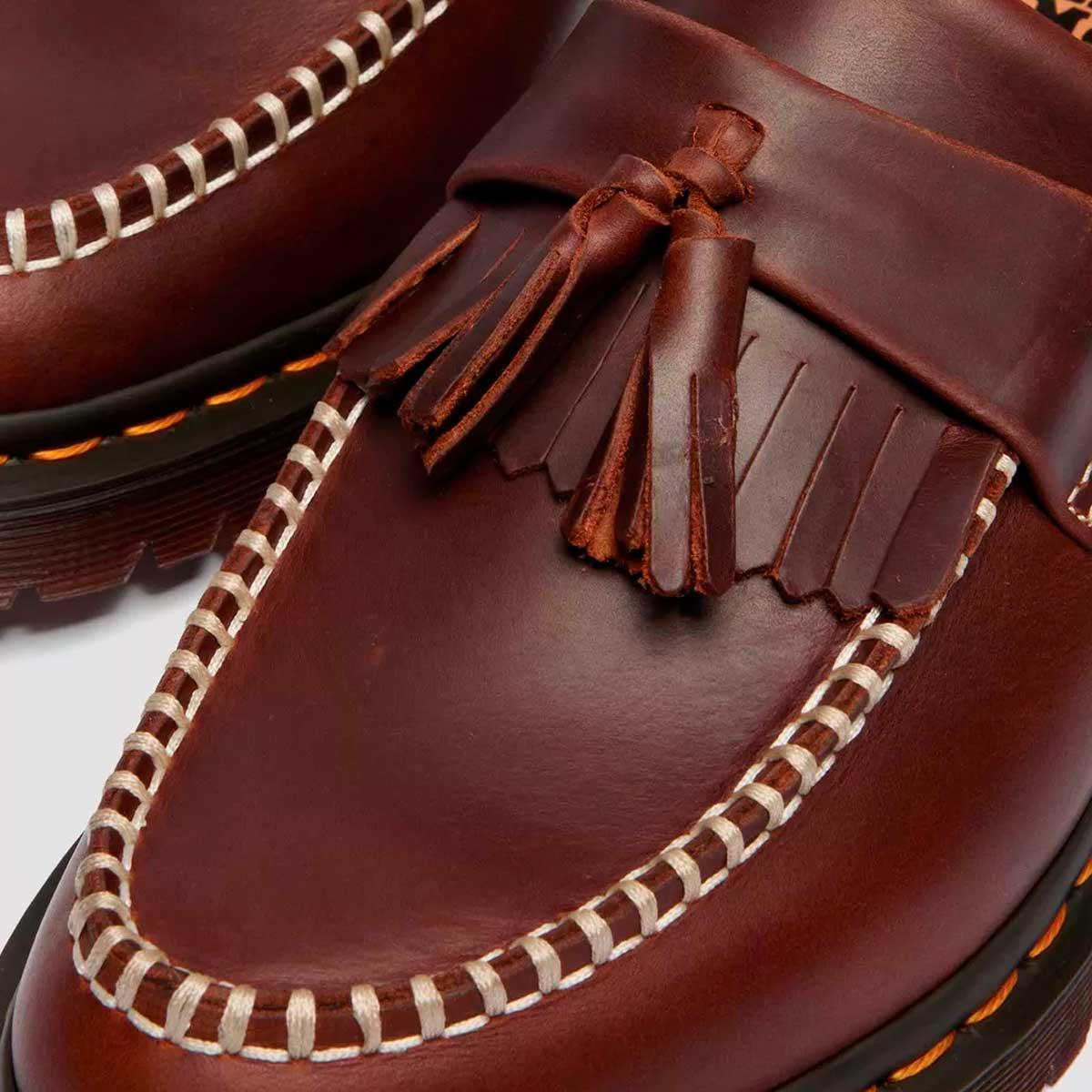 Scarpe Mocassini Dr. Martens Adrian Tassel in pelle Orleans da Uomo rif. 42849200