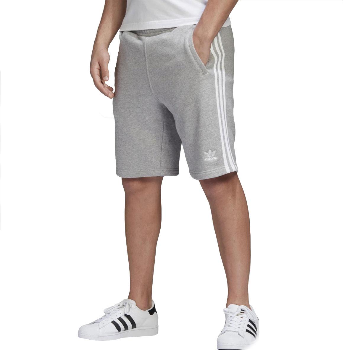 Uomo Abbigliamento da Shorts da Bermuda Shorts e bermuda da Uomo di adidas in Grigio 