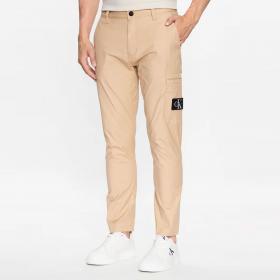 Pantaloni Calvin Klein Jeans Chino Pratici Affusolati da uomo rif. J30J323508