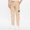 Pantaloni Calvin Klein Jeans Chino Pratici Affusolati da uomo rif. J30J323508