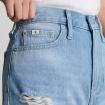 Pantaloncini Shorts Calvin Klein Jeans Mom In Jeans da donna rif. J20J222803